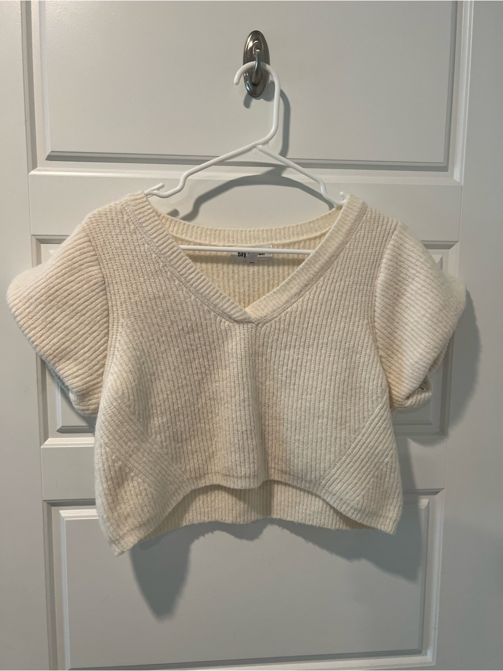 Boxy V-Neck Cropped Knit Top in Cream by Aritzia
